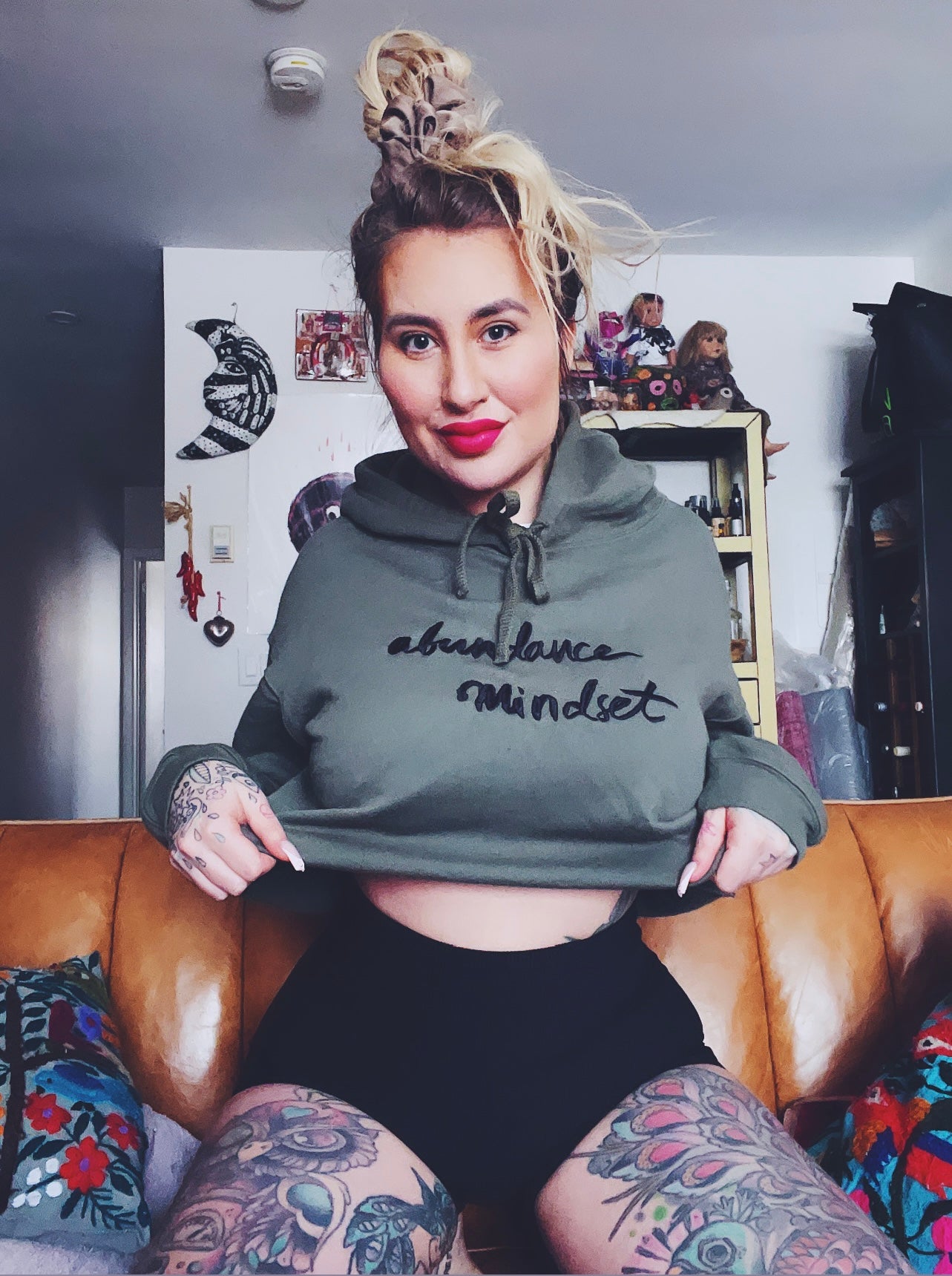 Abundance Mindset Hunter Green Embroidered Crop Hoodie Large Text