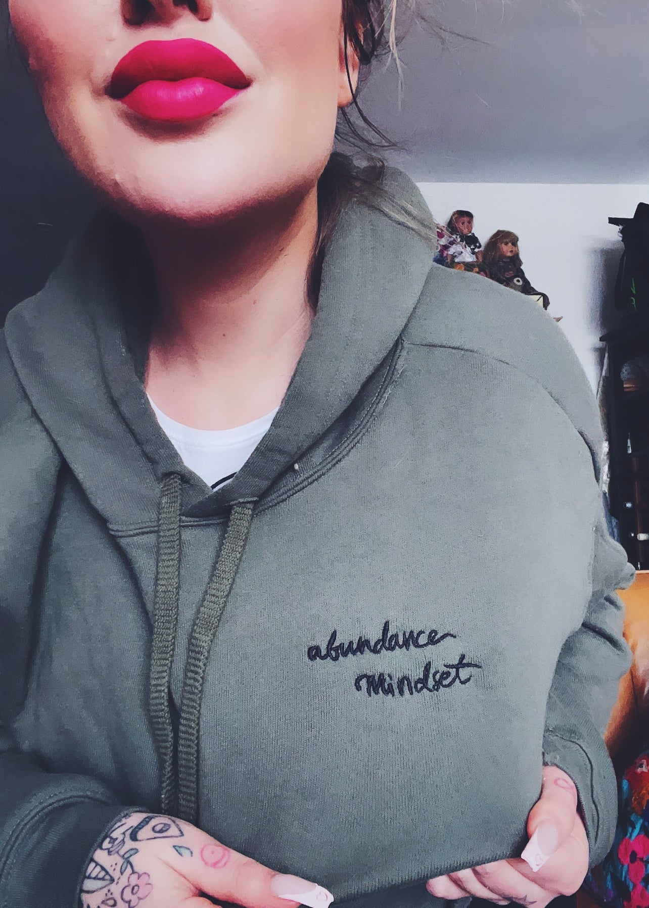 Abundance Mindset Hunter Green Embroidered Crop Hoodie Small Text